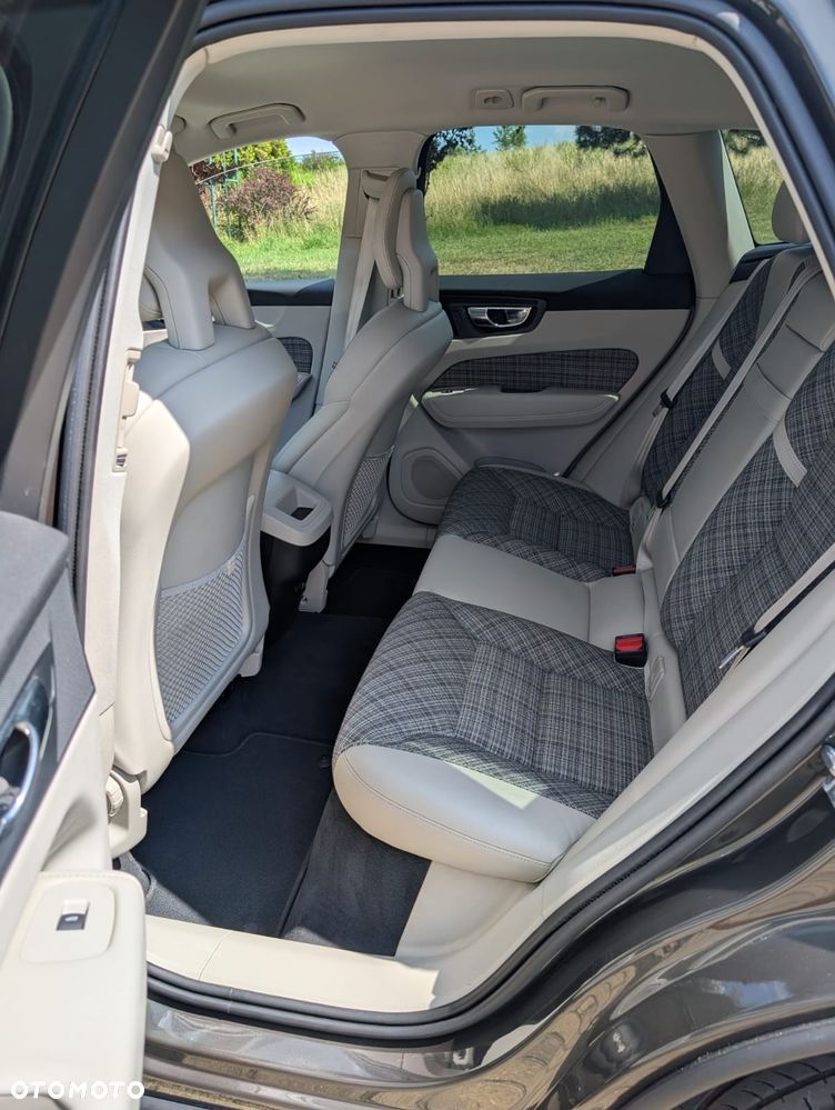 Volvo XC 60 T5 GPF AWD Momentum - 24