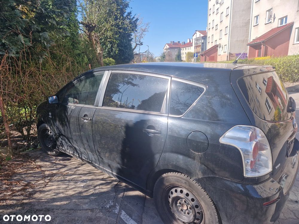 Toyota Corolla Verso 2.2 D-4D X + NAVI 7os - 4