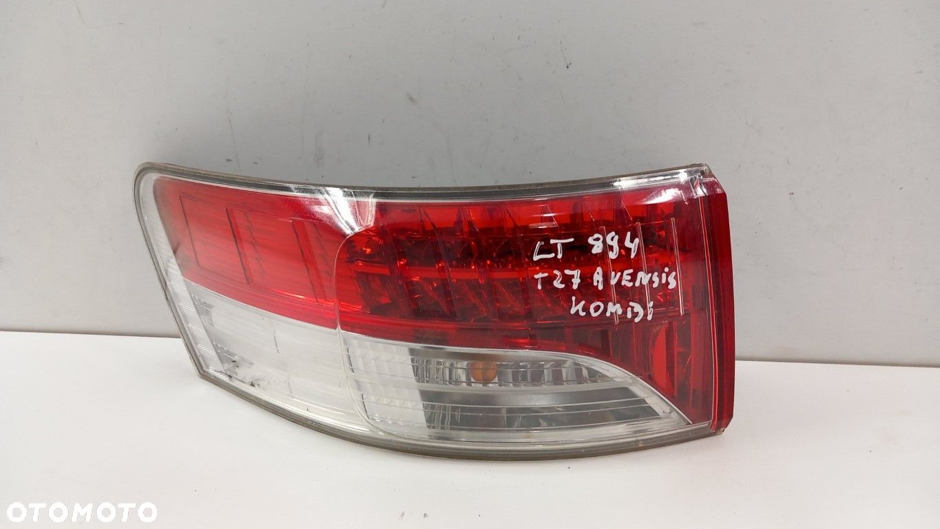 TOYOTA AVENSIS T27 KOMBI LAMPA TYŁ LEWA - 1