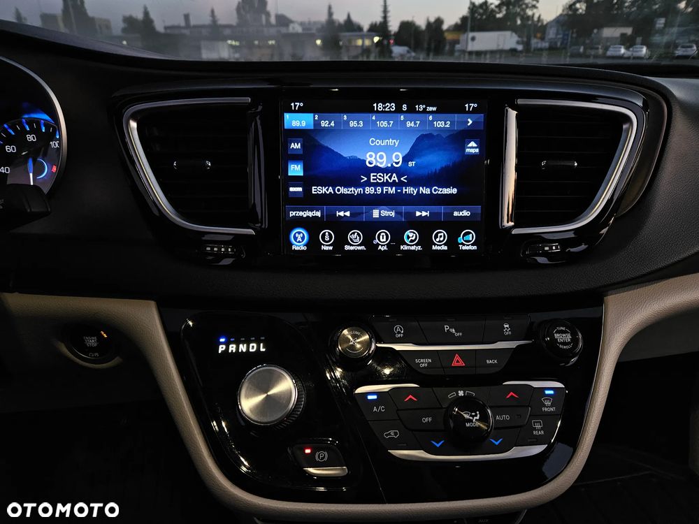 Chrysler Pacifica - 13