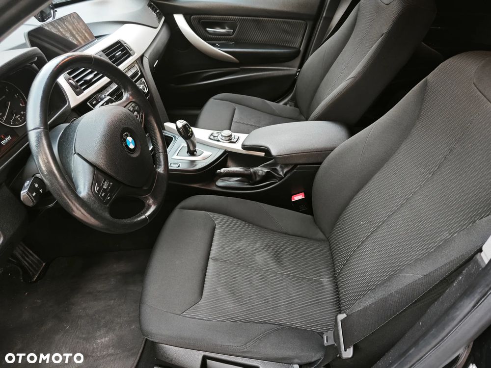 BMW Seria 3 316d Touring - 15