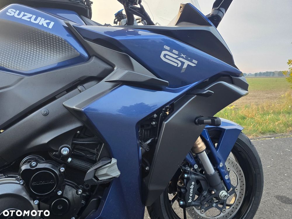Suzuki GSX - 17