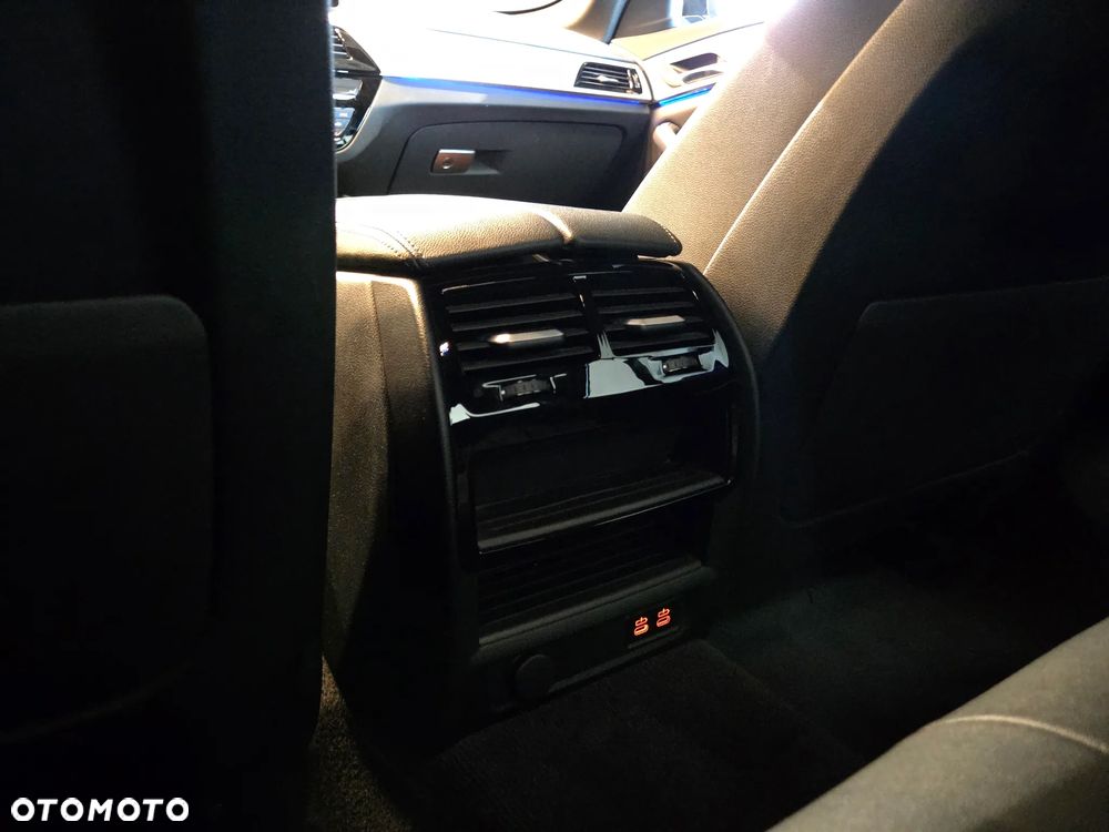 BMW Seria 5 520d xDrive MHEV - 25