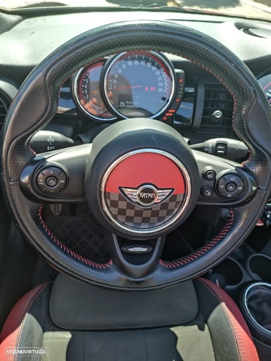 MINI Cabrio John Cooper Works - 12