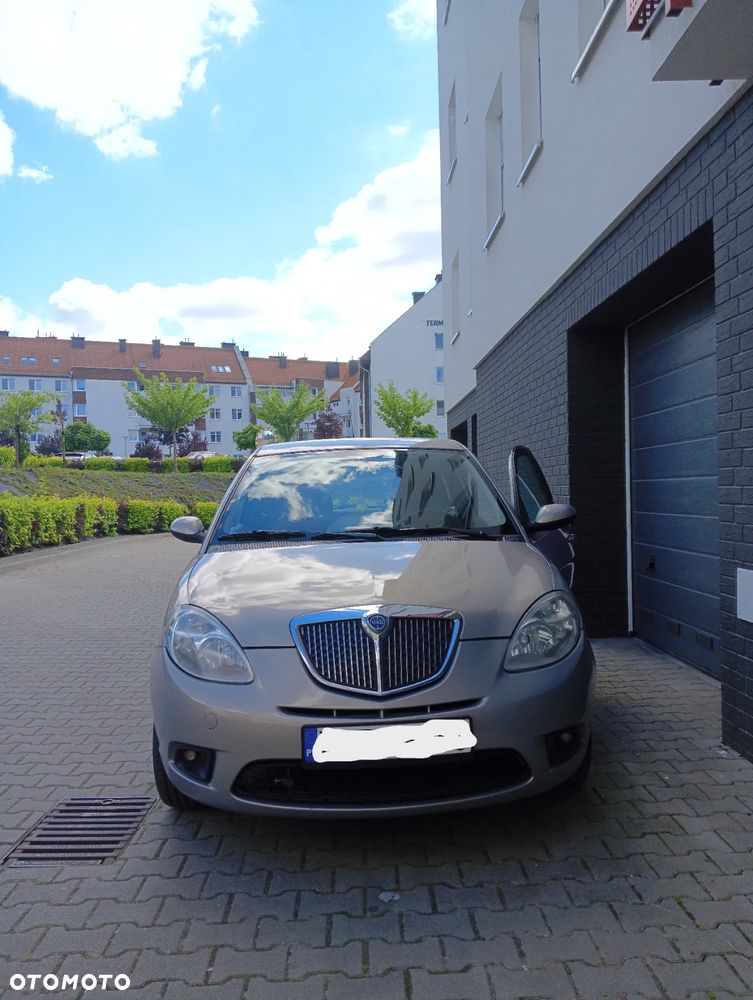 Lancia Ypsilon 1.4 8V Moda Milano (4 os.) - 14