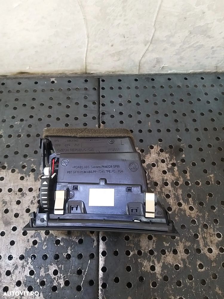 Grila ventilatie bord stanga skoda superb 2 facelift 3t0819701 - 2