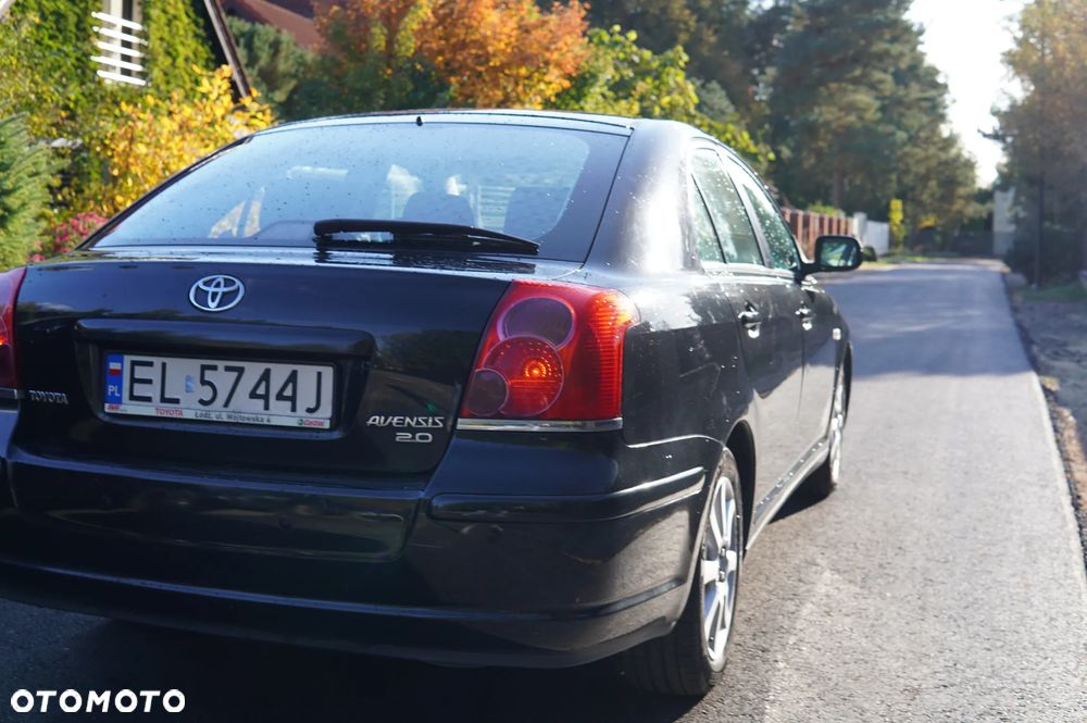 Toyota Avensis 2.0 VVT-i High - 15