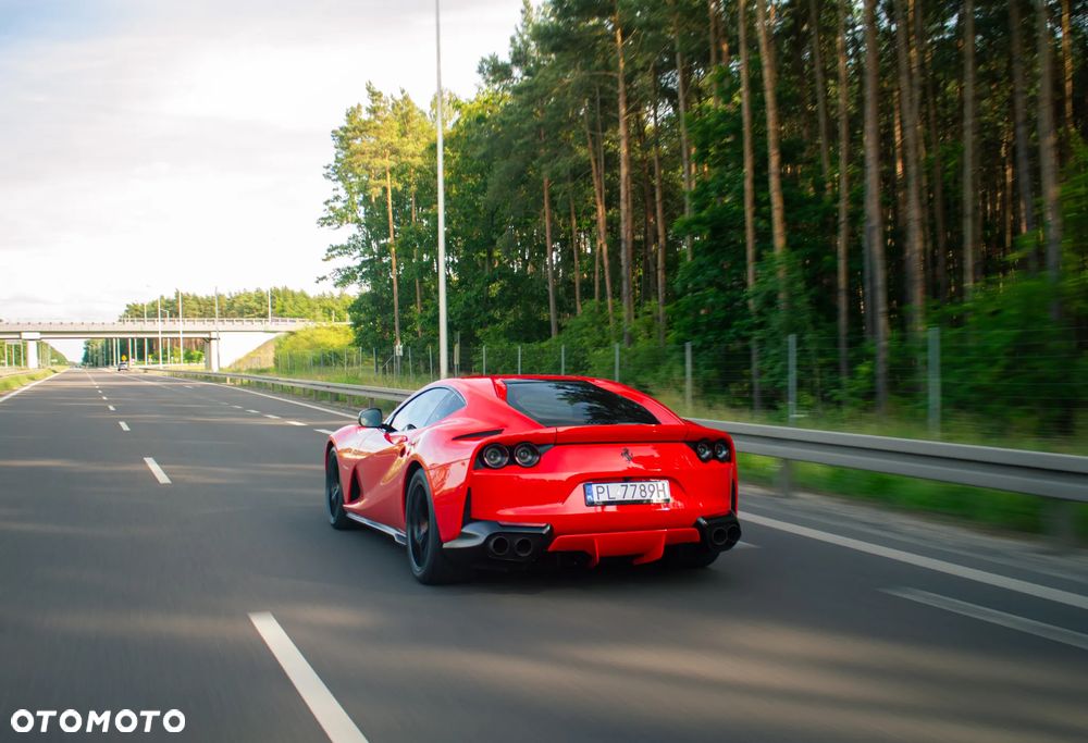 Ferrari 812 Superfast - 23