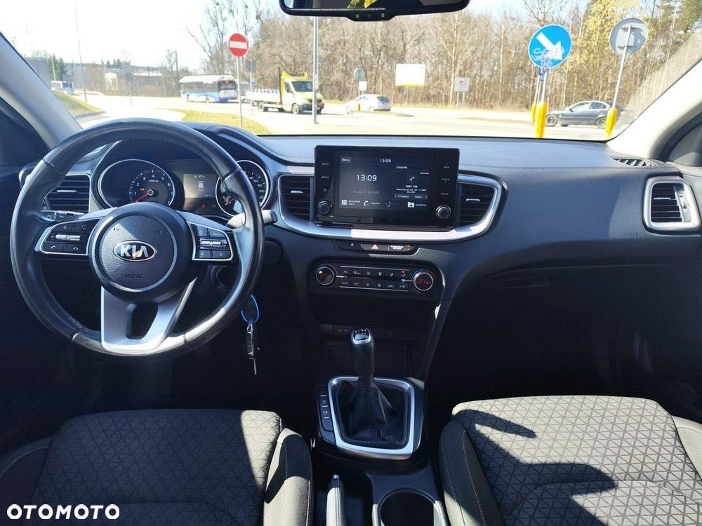 Kia Ceed - 16