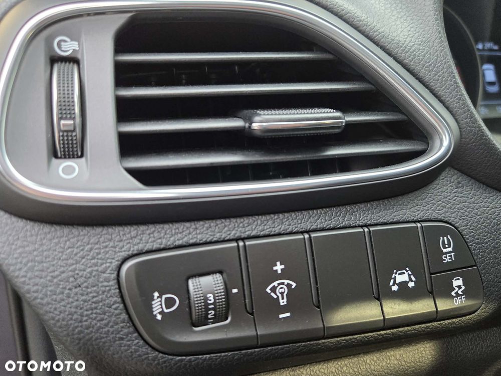 Hyundai i30 1.4 T-GDI Comfort DCT - 36