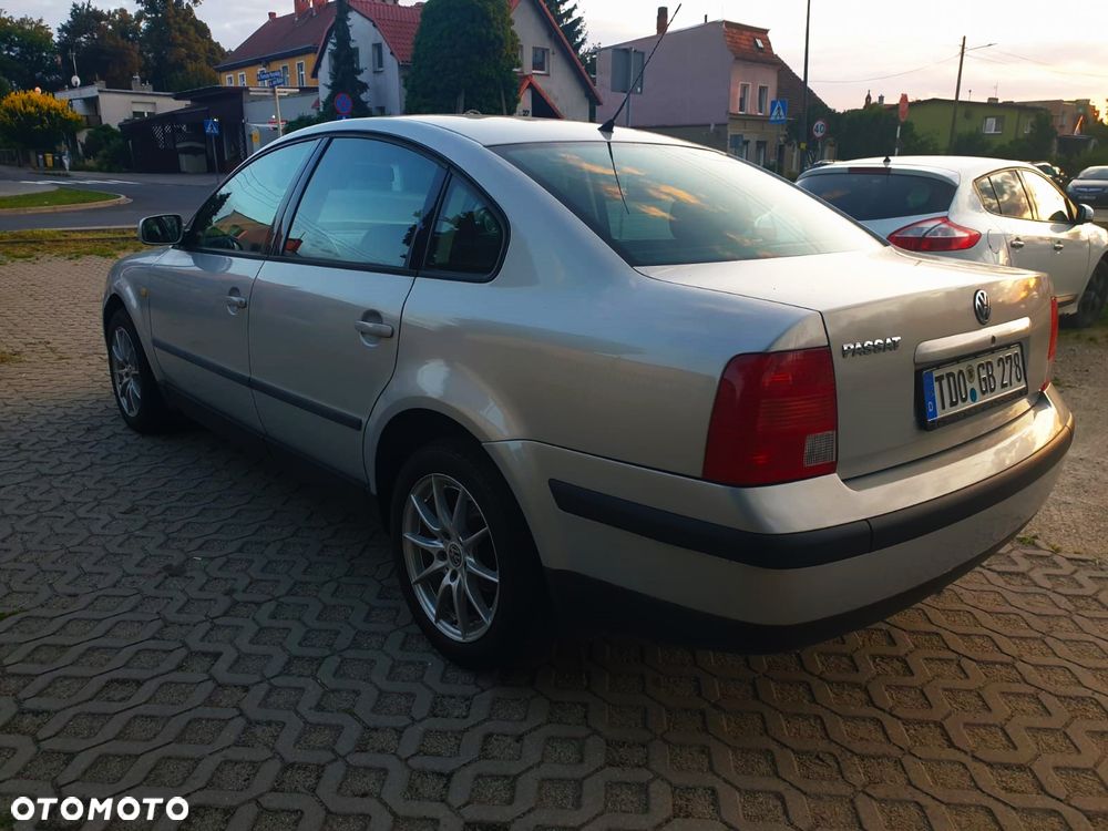 Volkswagen Passat 1.6 Highline - 8