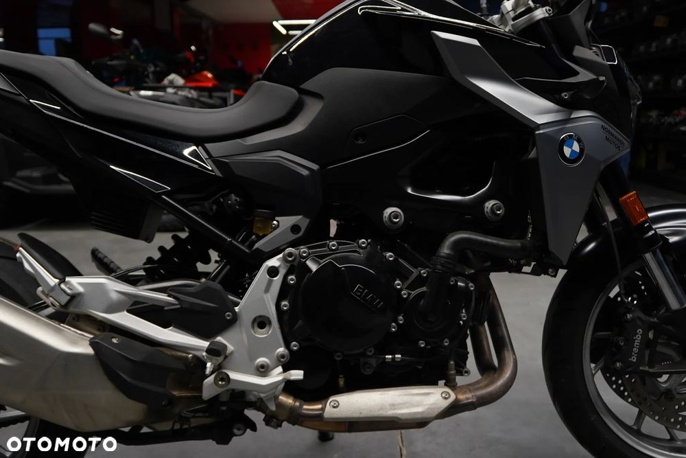 BMW F - 16