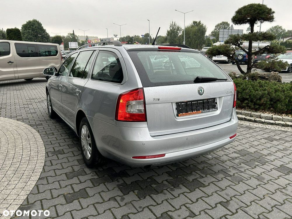 Skoda Octavia 1.6 TDI DPF Ambition - 6
