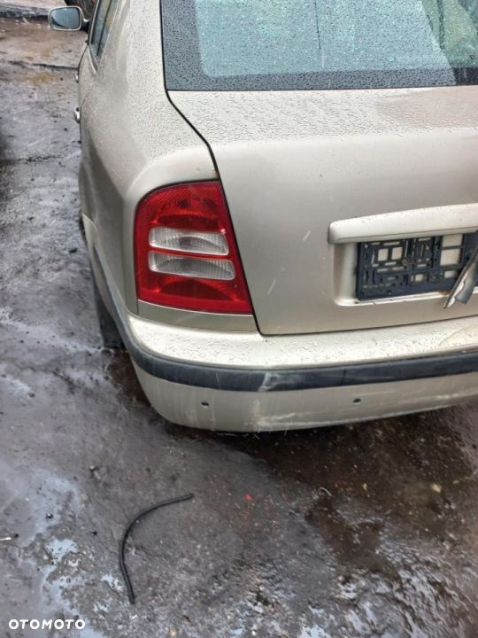 Skoda Octavia 1.9 TDI 90km 04r lampy tylne prawa lewa europa - 1