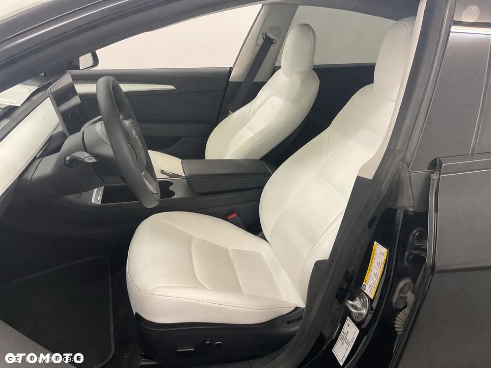 Tesla Model 3 - 8