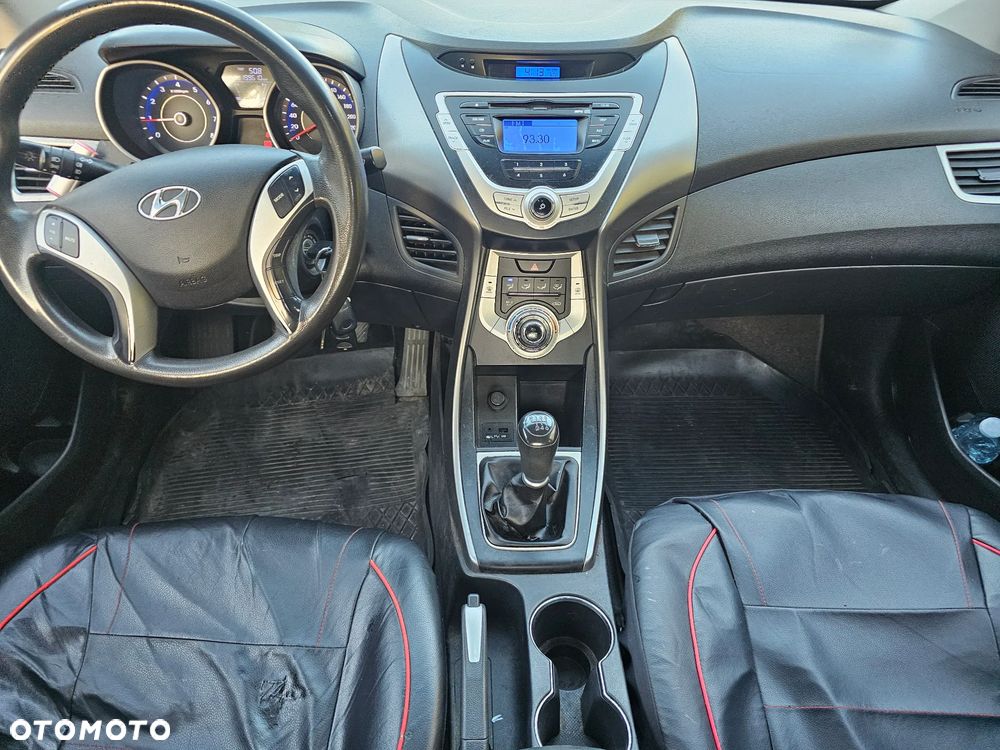 Hyundai Elantra - 11