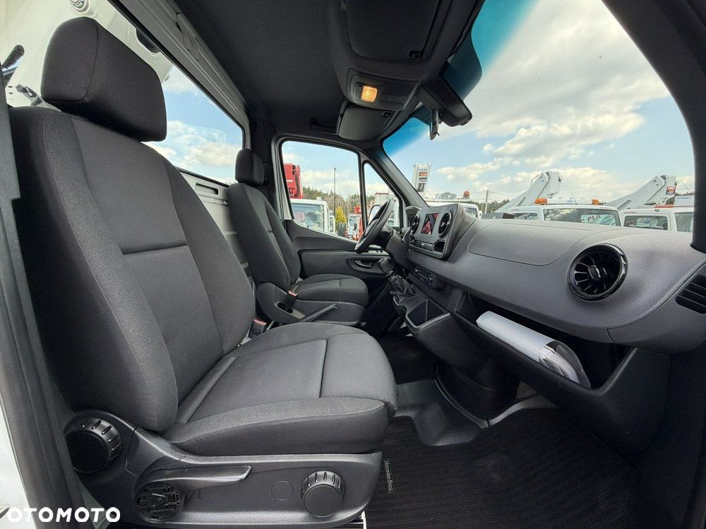 Mercedes-Benz Sprinter - 28