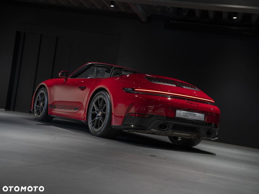 Porsche 911 Carrera - 11