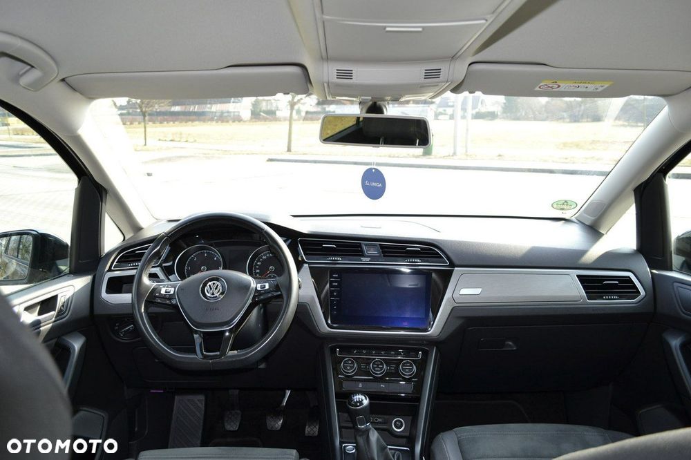 Volkswagen Touran - 18