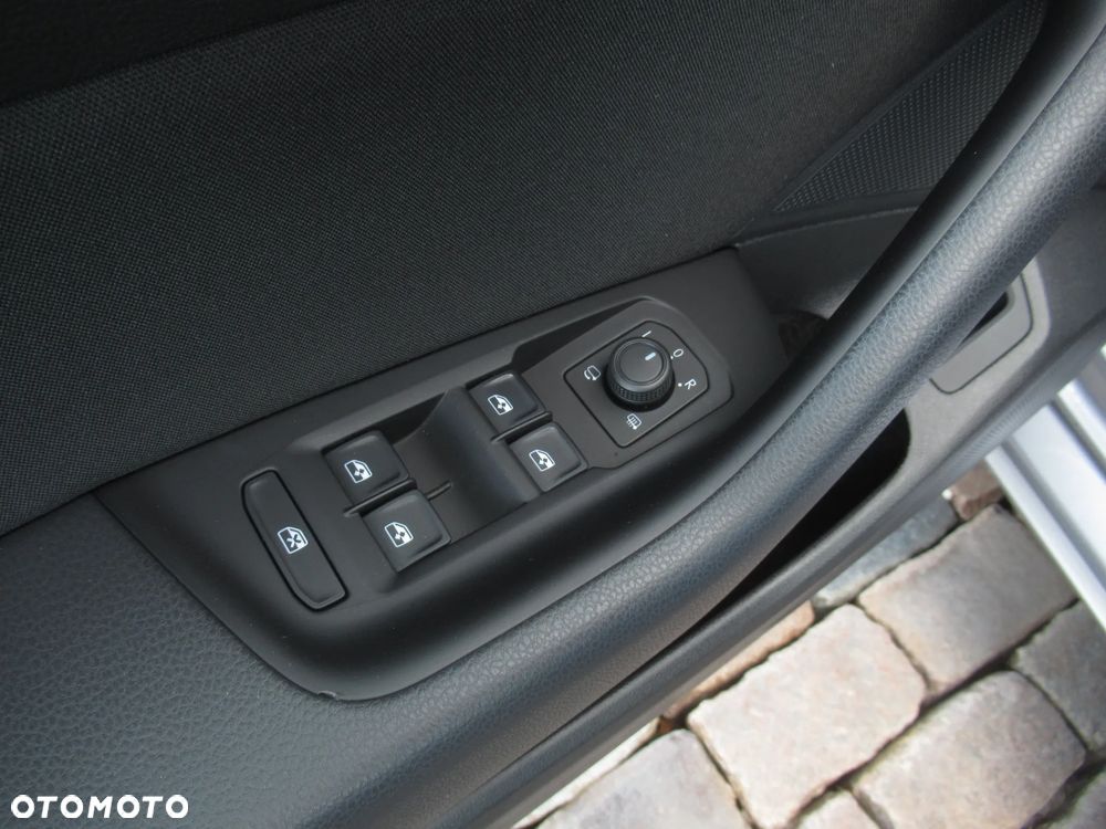 Volkswagen Passat 2.0 TSI Business DSG - 36