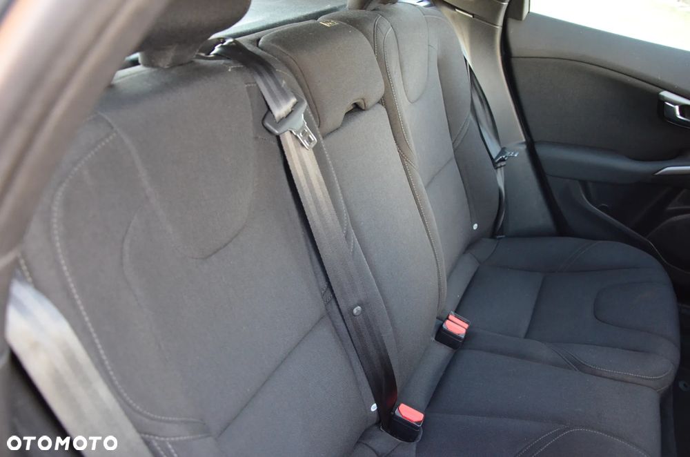 Volvo V40 Cross Country D2 Momentum - 33