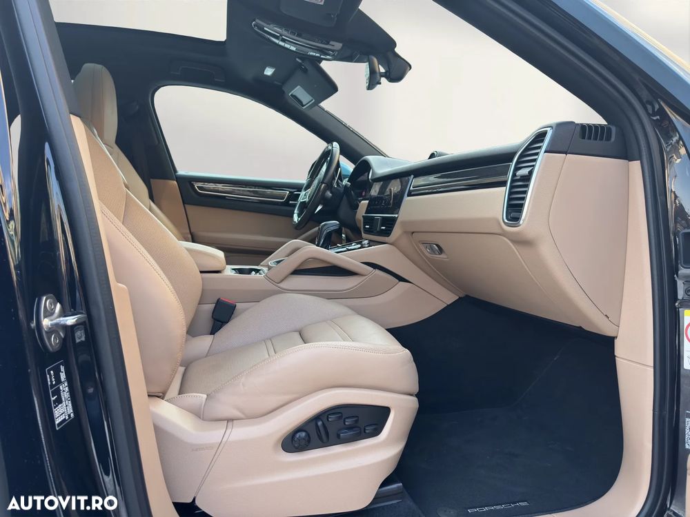 Porsche Cayenne Standard - 17