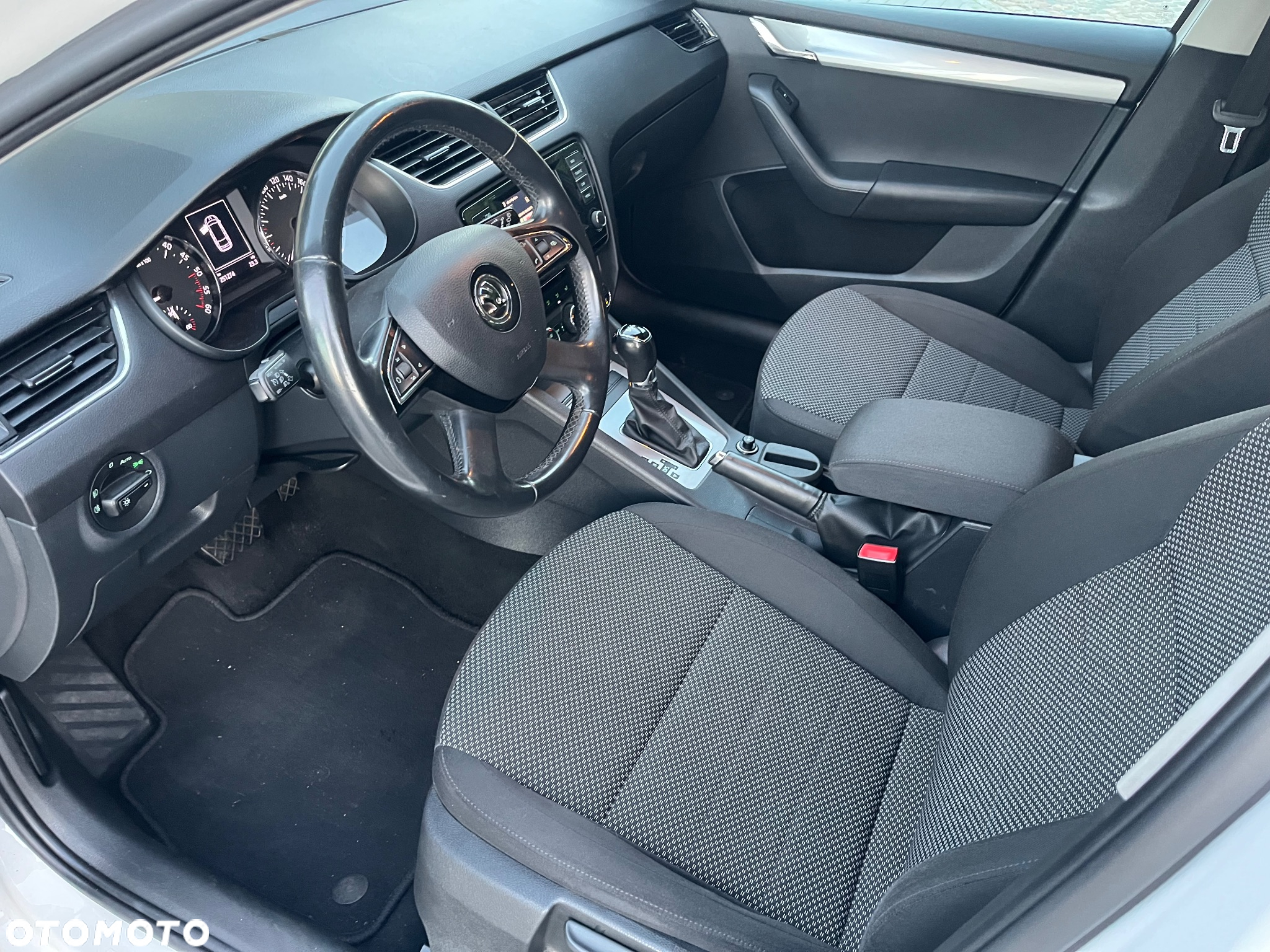 Skoda Octavia 2.0 TDI Elegance DSG - 9