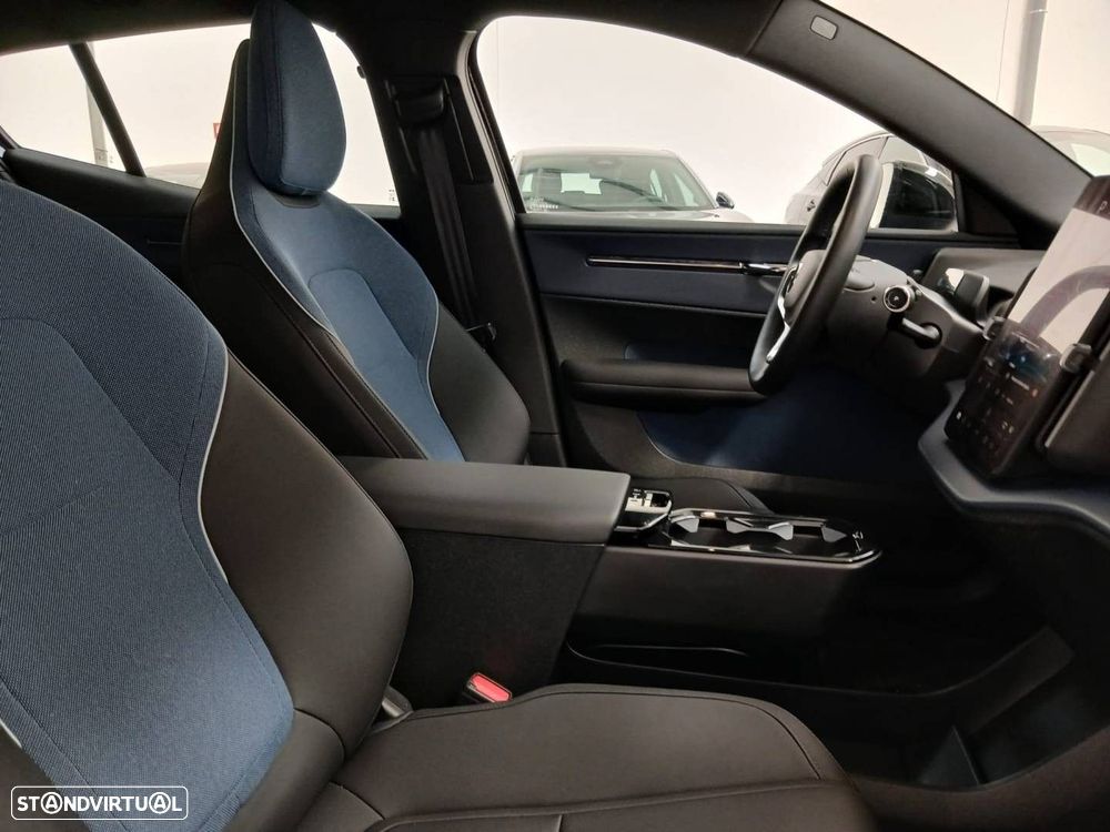 Volvo EX30 69 kWh Single Motor Extended Range Black Edition - 14