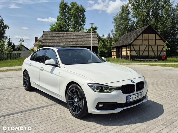 BMW Seria 3 330i xDrive Luxury Line sport