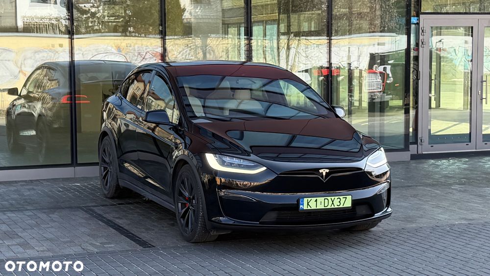 Tesla Model X - 25