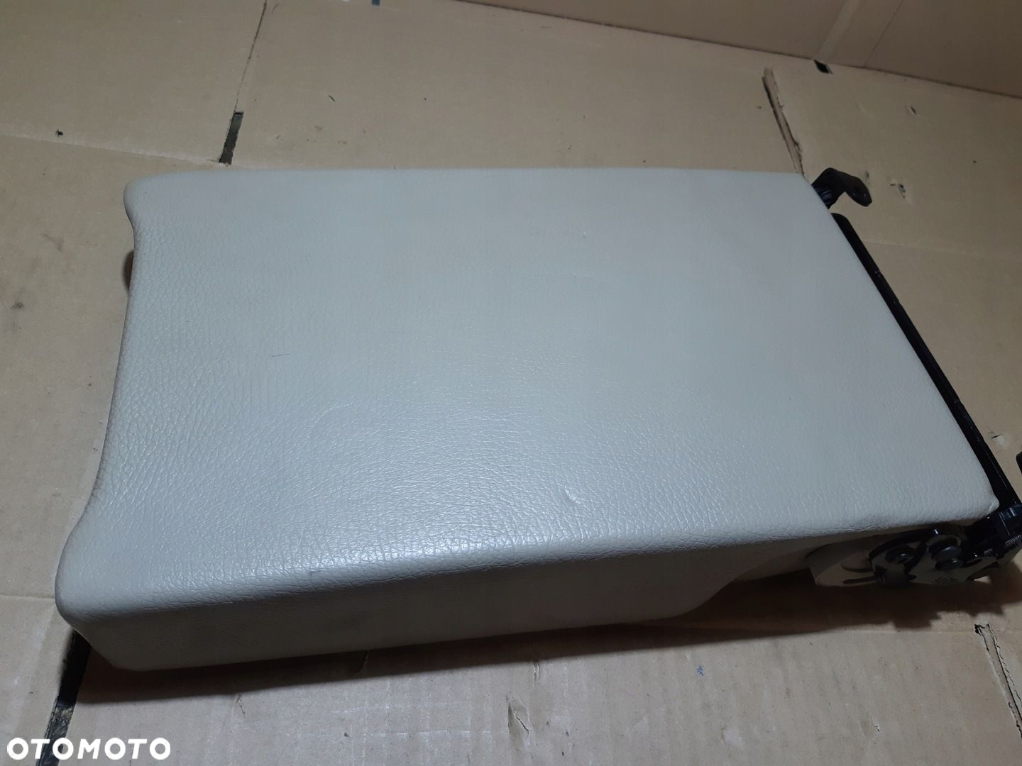 AUDI Q7 4L PODŁOKIETNIK KANAPY TYŁ SKÓRA KUBKI 4L0883081 - 3