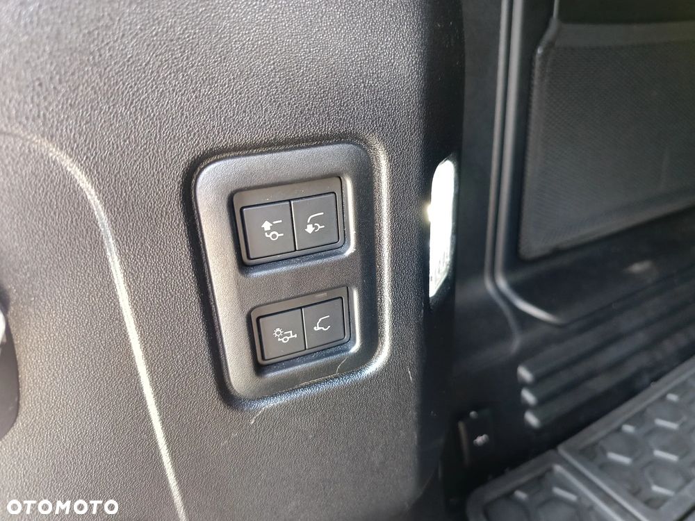 Land Rover Defender - 39