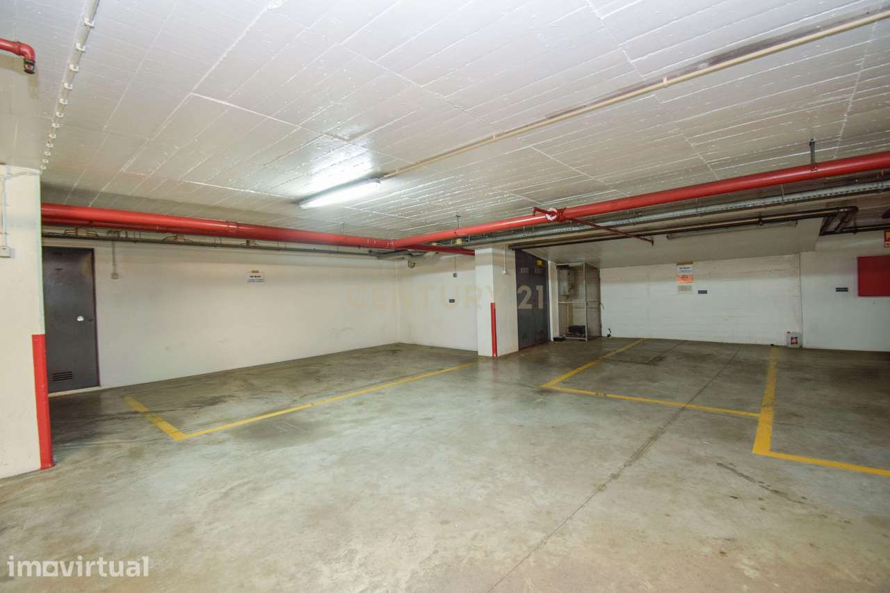Escritório com entrada independente e dois lugares de garagem nas Aven - Grande imagem: 5/37