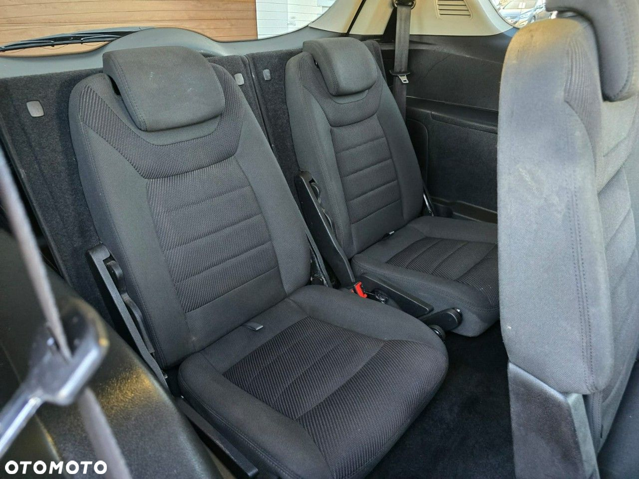 Ford S-Max - 13