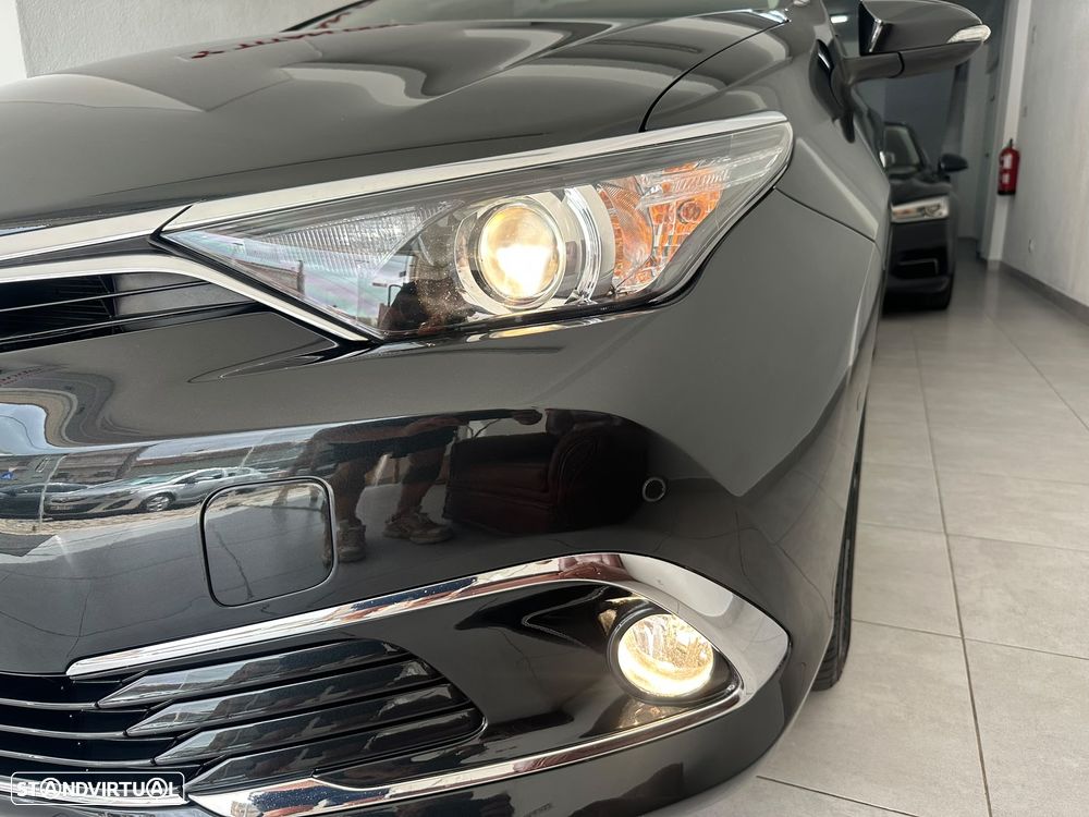 Toyota Auris 1.8 HSD Comfort +P.Sport+Navi - 4