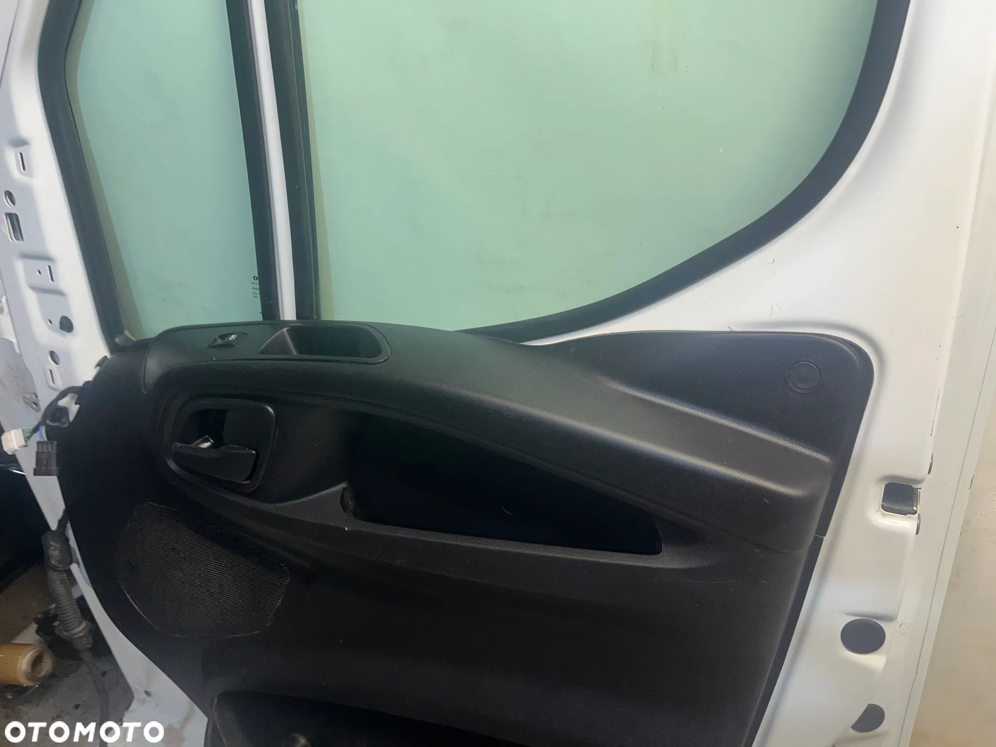 PRAWE DRZWI IVECO DAILY 2020r - 9