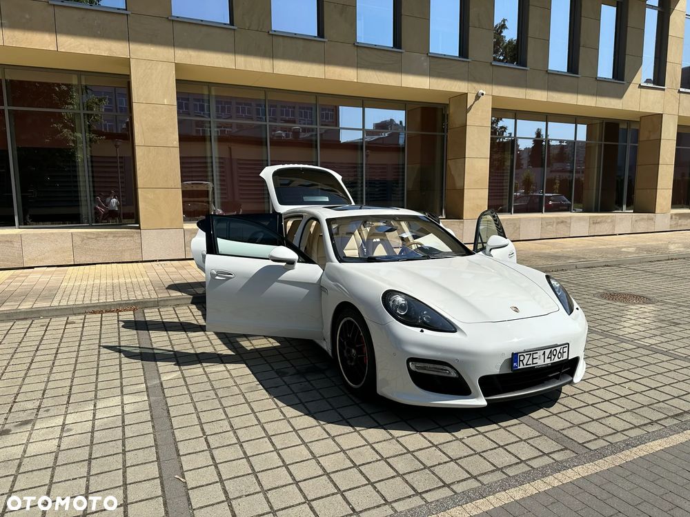 Porsche Panamera Turbo PDK - 12