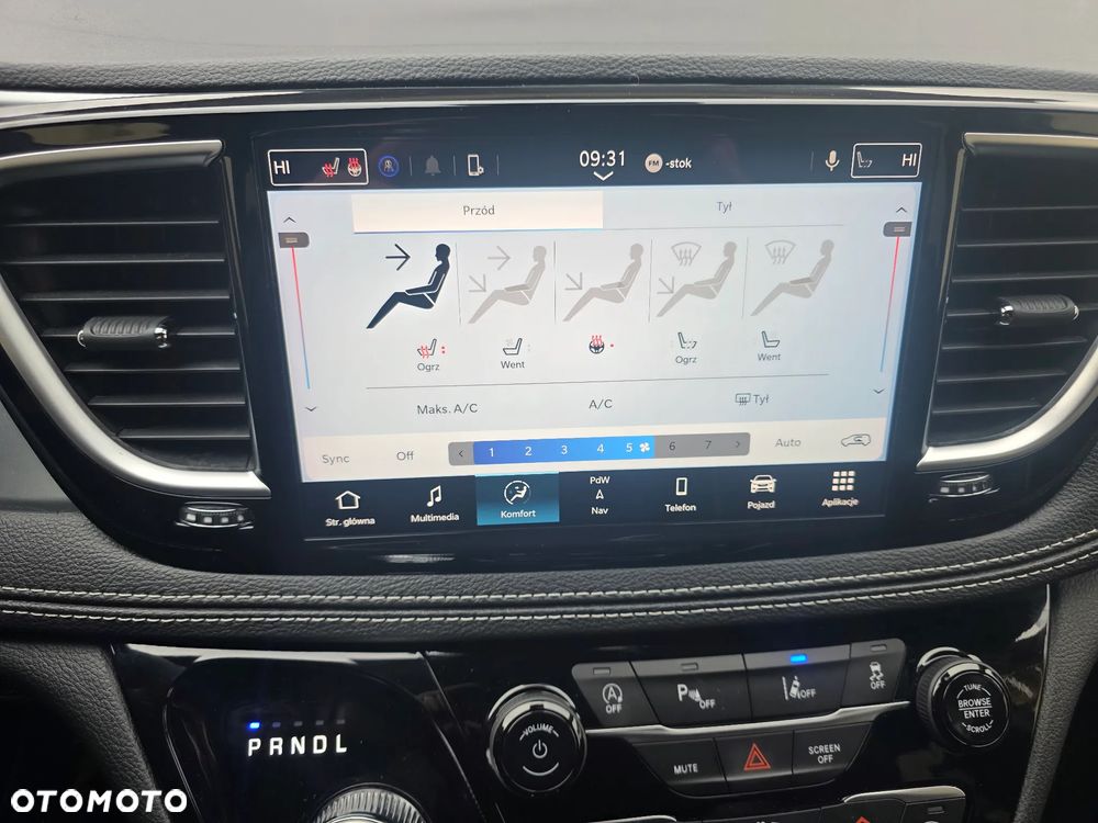 Chrysler Pacifica - 29