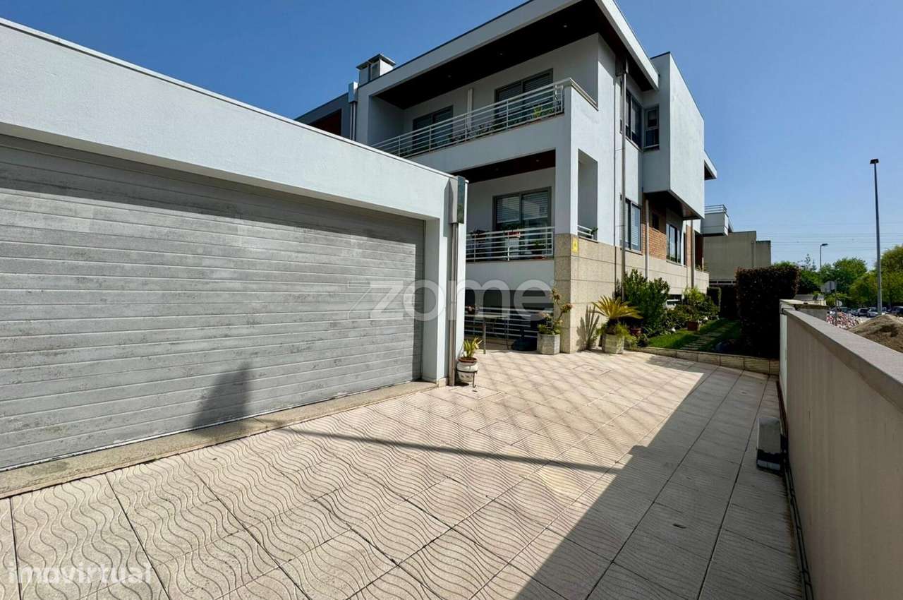 Moradia Premium de Gaveto com Jardim, 3 Frentes e Área Independente - Grande imagem: 4/26