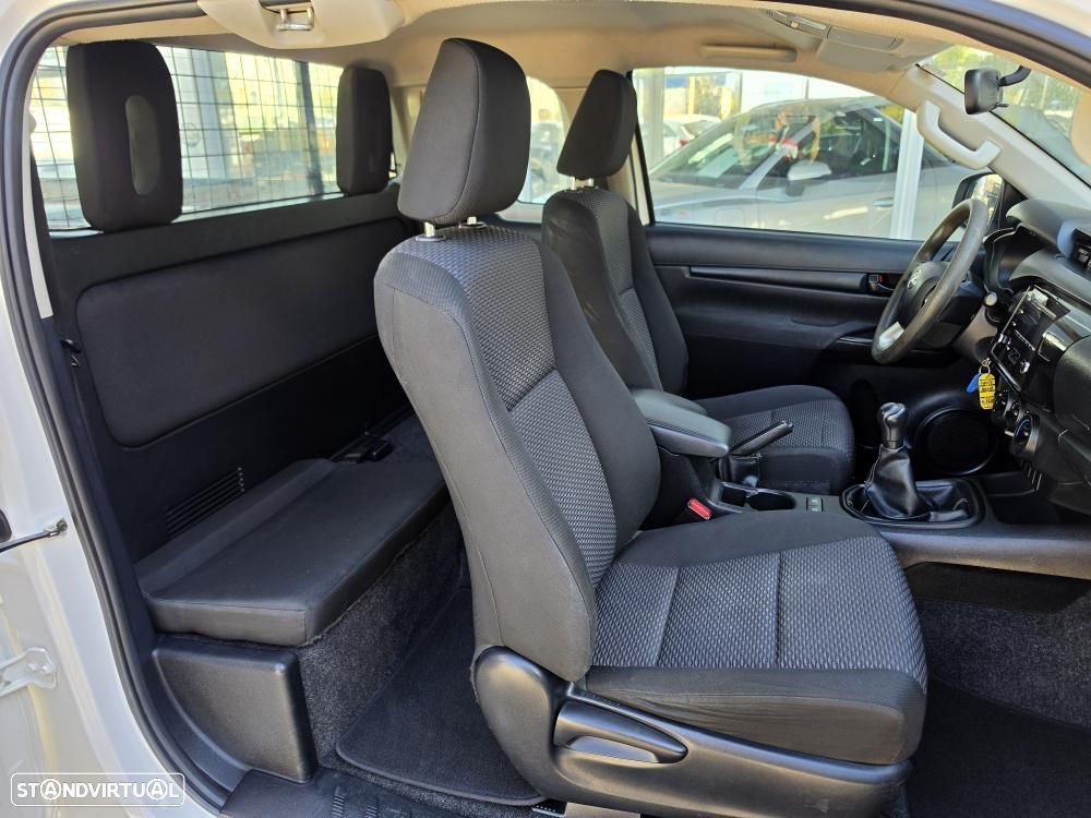 Toyota Hilux 2.4 D-4D 4WD CE 3L - 14