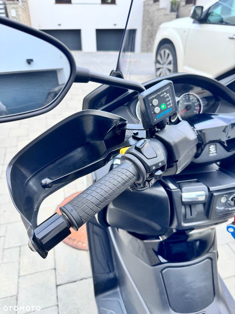 Suzuki Burgman - 23