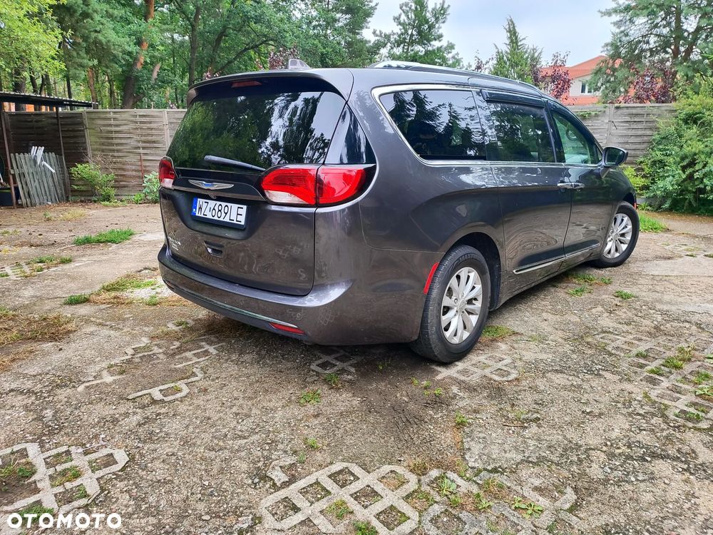 Chrysler Pacifica - 7