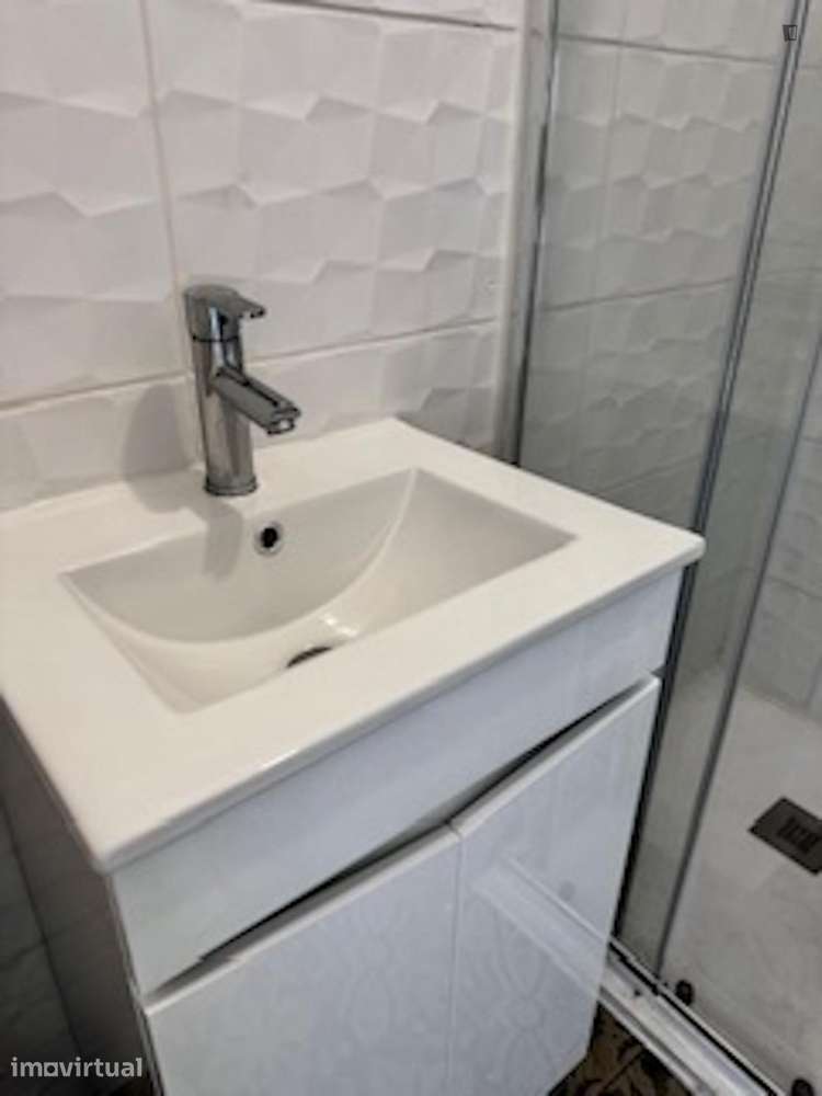 Quarto - localizado em Montes Claros Coimbra - Grande imagem: 4/38