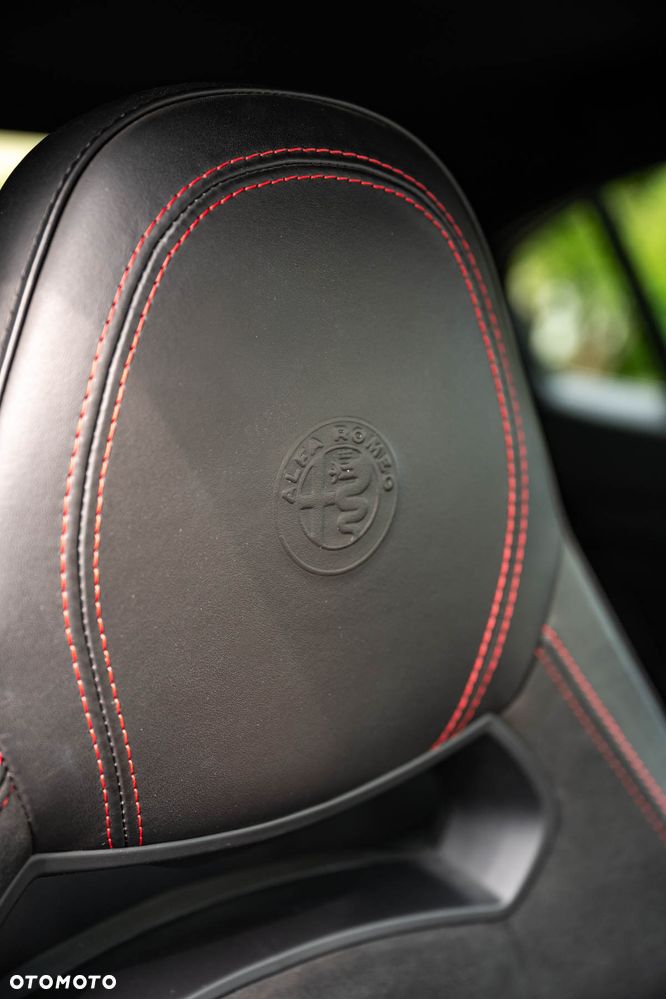 Alfa Romeo Giulia 2.9 Bi Turbo V6 Quadrifoglio - 26