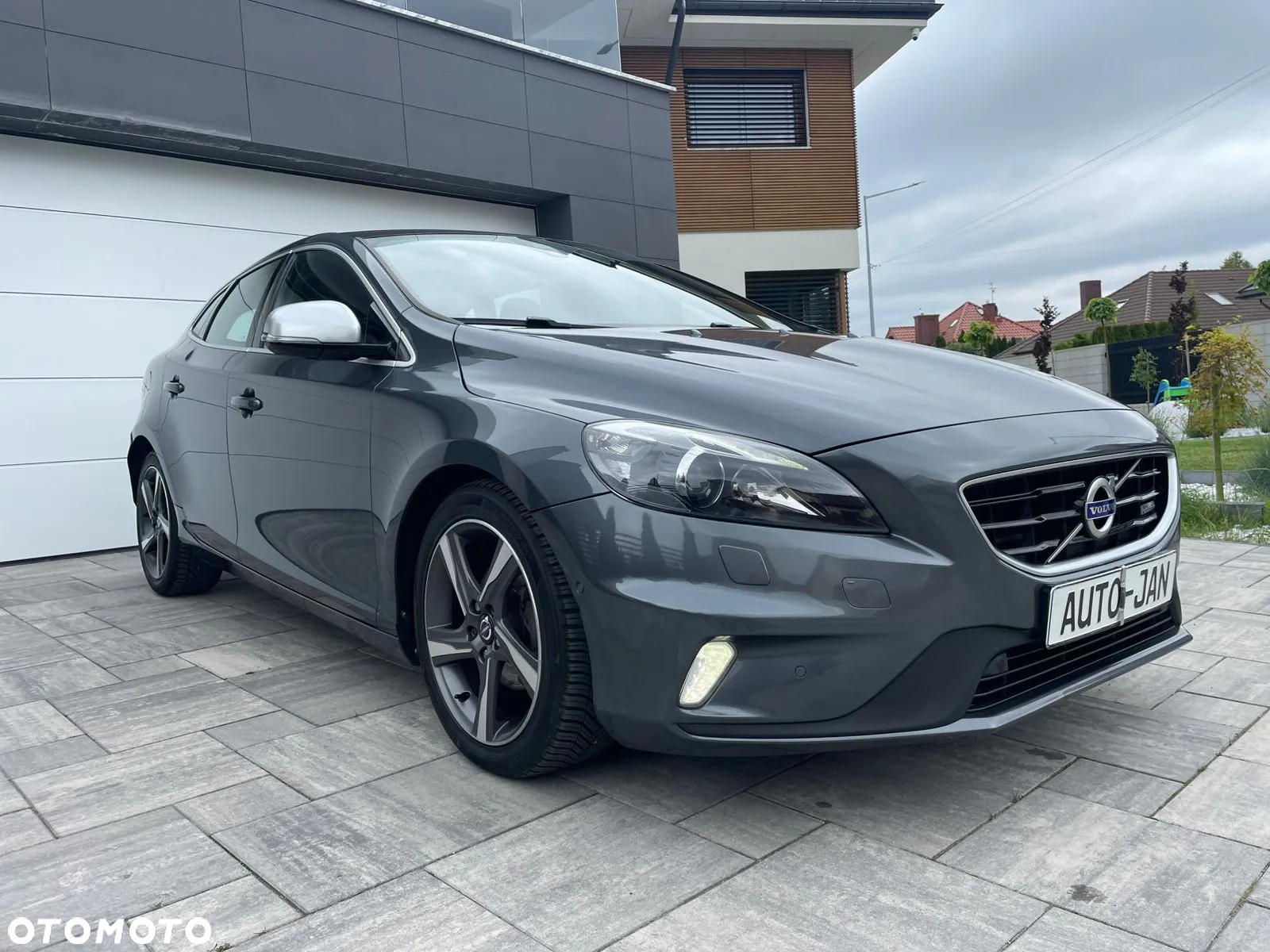 Volvo V40 D2 R-Design - 31