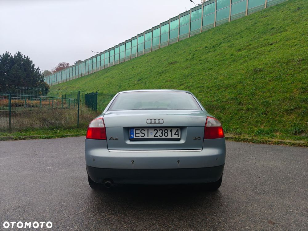 Audi A4 Limousine - 1