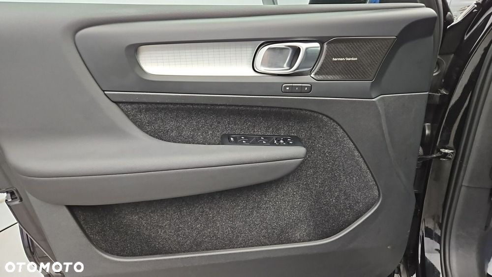 Volvo XC 40 B3 Plus Dark - 11