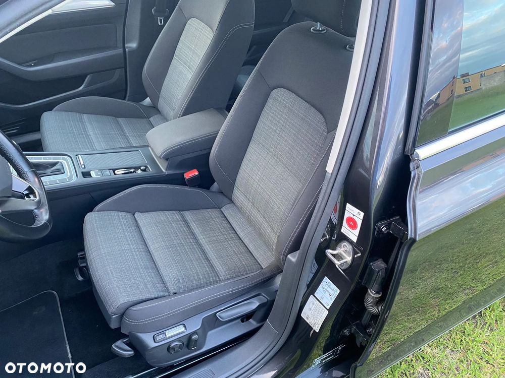 Volkswagen Passat - 17