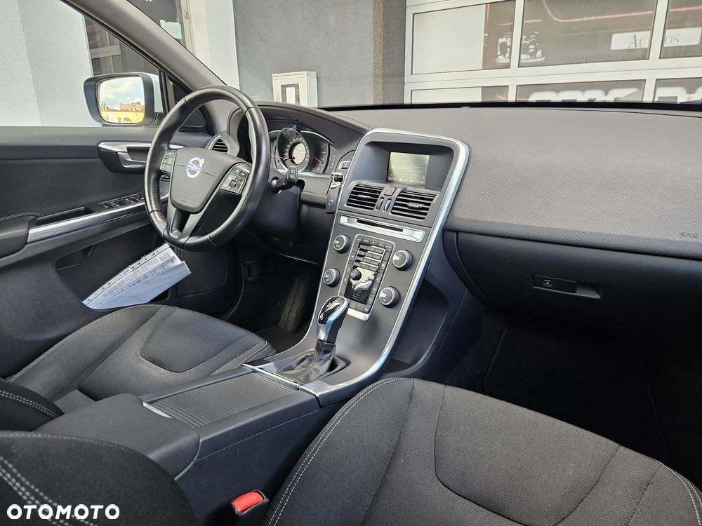 Volvo XC 60 D4 Drive-E Momentum - 24