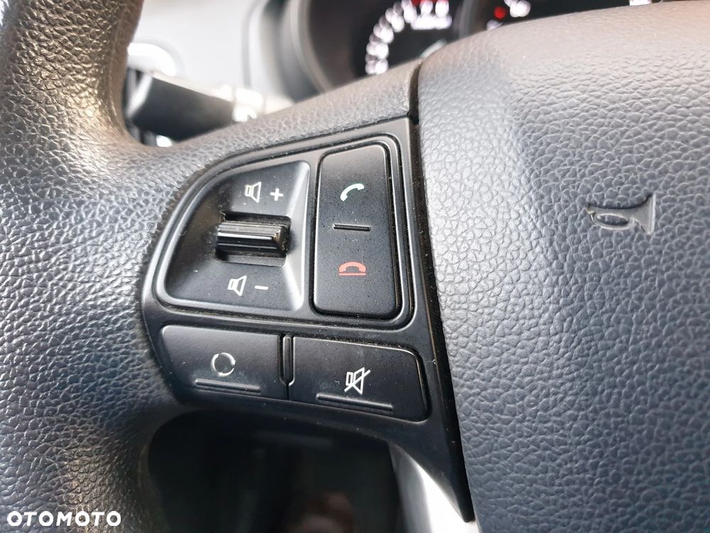 Kia Rio 1.2 L - 23